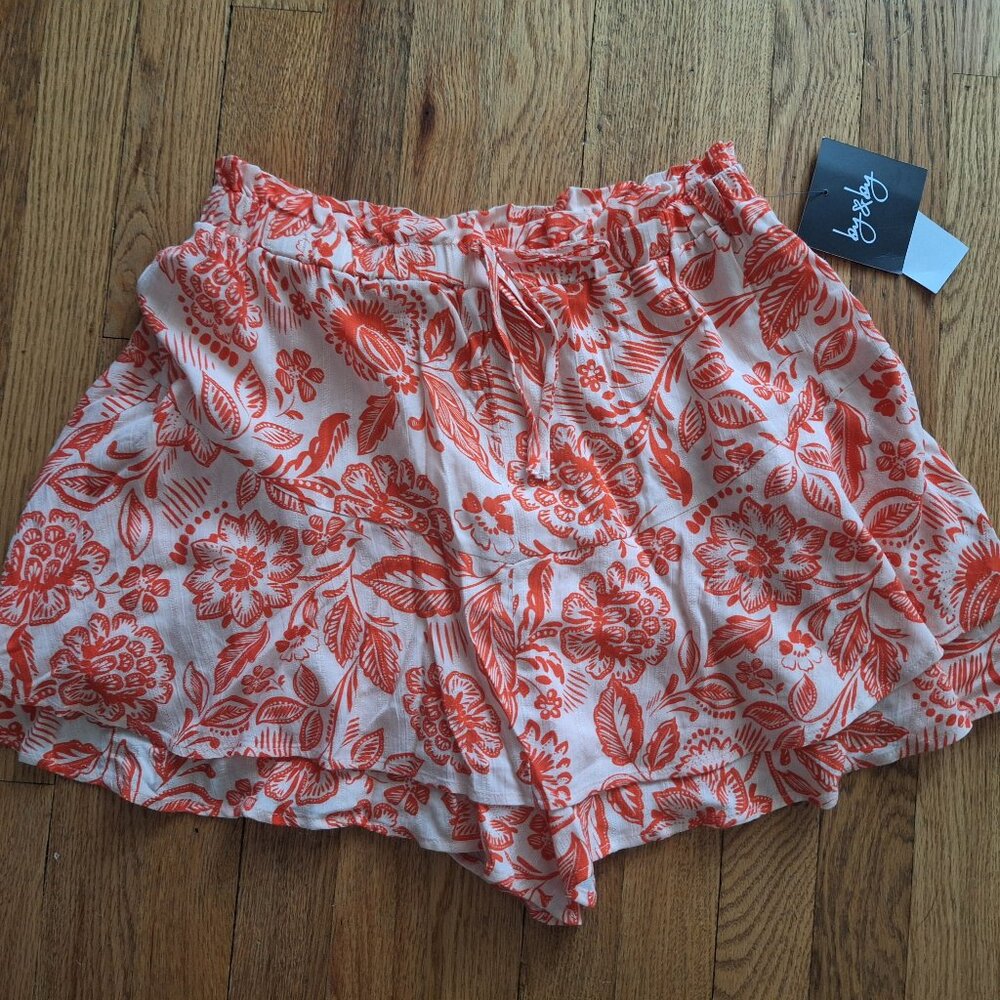 NWT Byxby red skort/shorts floral pattetn size M
